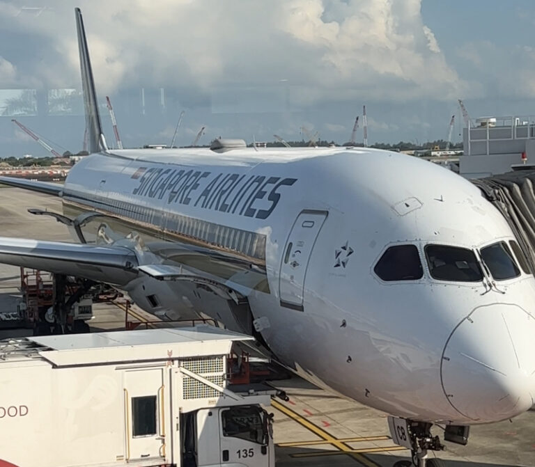 Singapore Airlines Record-Breaking Success Sparks Salary Bonus For Staff