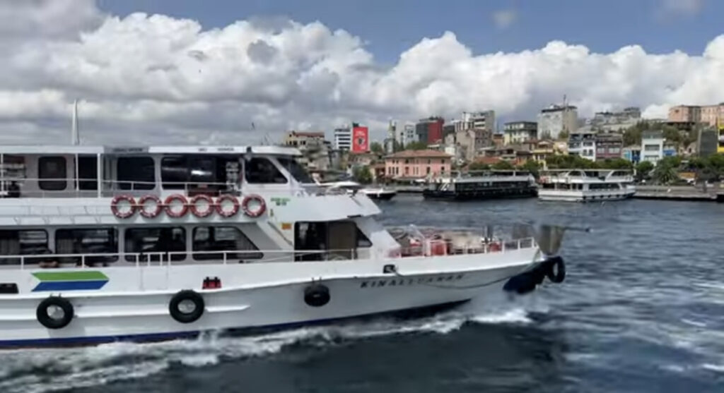 Bosphorus Cruise- Best Things To Do In Istanbul Turkey 2023