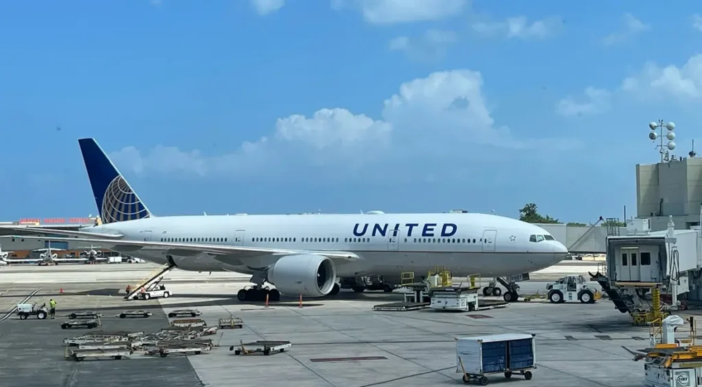 The 10 Best Airlines in The US to Fly in 2023 - Island Hopper TV